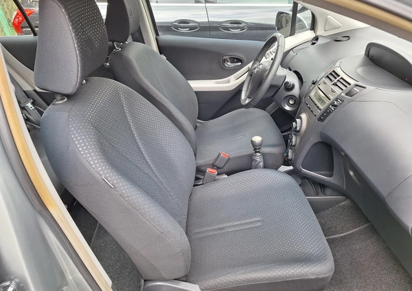 Toyota Yaris cena 20900 przebieg: 204000, rok produkcji 2010 z Wronki małe 137